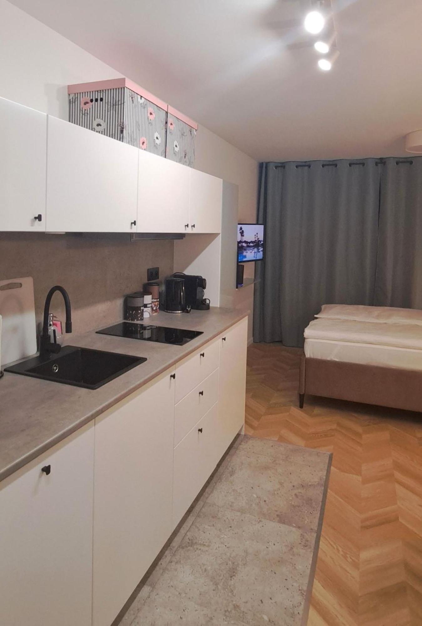 Falcon Apartment Center 4 Metro Swietokrzyska ワルシャワ エクステリア 写真