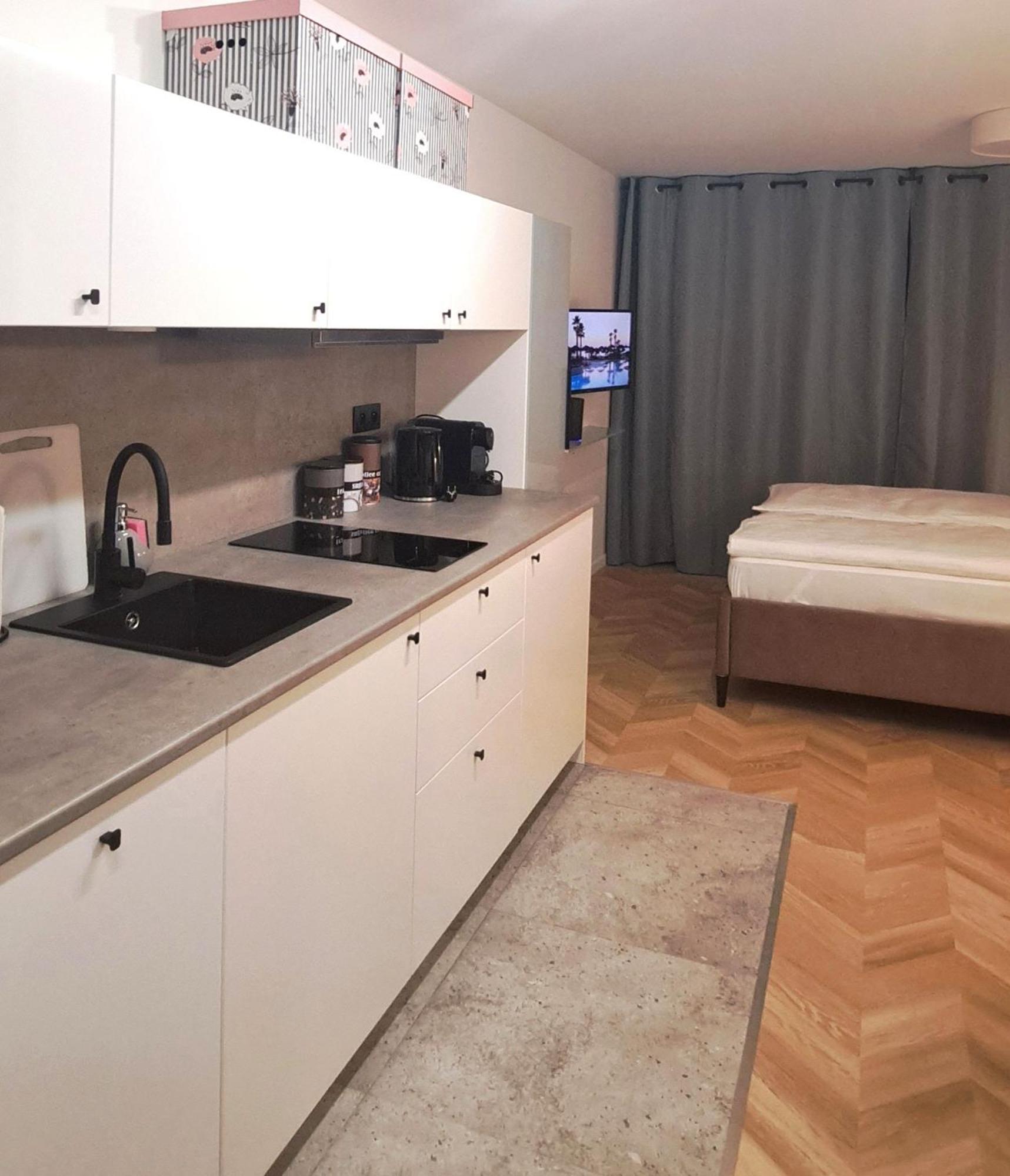 Falcon Apartment Center 4 Metro Swietokrzyska ワルシャワ エクステリア 写真